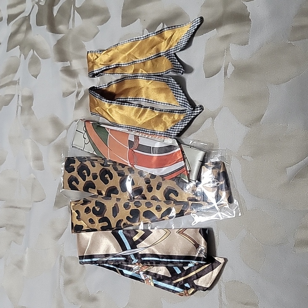 Non-branded twilly bundle of 8